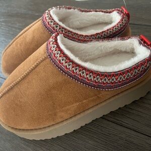 Pink lily Sydney Chestnut platform slippers